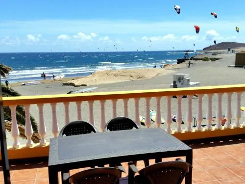 Holiday Home Haus mit Wifi und Terrasse direkt am Strand by Interhome