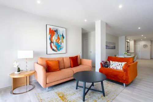 New 140m2 loft-style flat at town heart, 3 beaches close CASA LEON