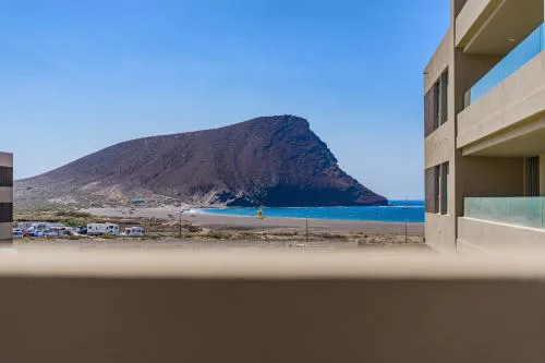 Oceanfront Oasis - Stunning beach view apartment