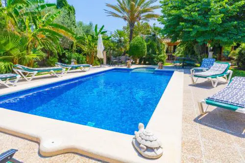 Sunny villa with private pool, AC and WIFI