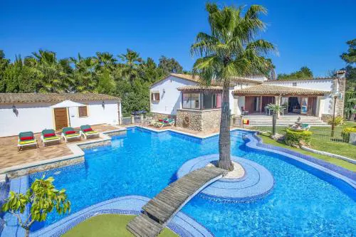 Villa Pinos by Villa Plus