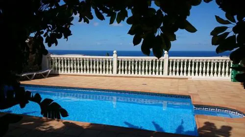 Casa El tonelero con jardín y piscina privada