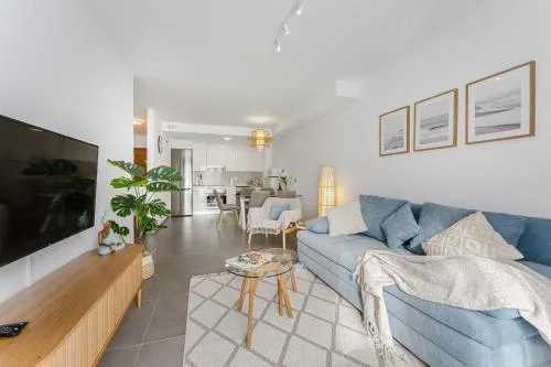 Tranquil Sunny Suite with Private Rooftop