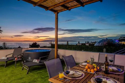 Apartamento de Lujo con Jacuzzi Privado, Piscina y Vistas al Mar