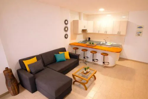 Apartment on the front line from the ocean