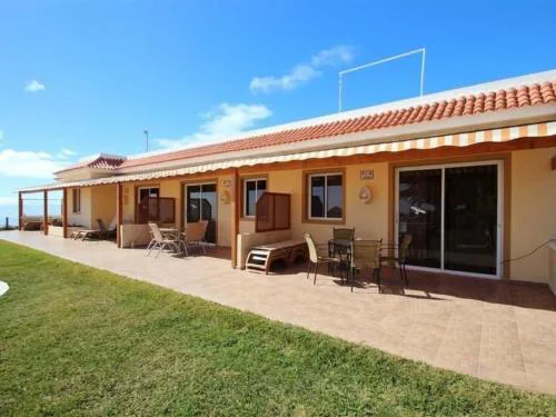 Apartment Wohnung Paloma mit Terrasse und Gemeinschaftspool by Interhome