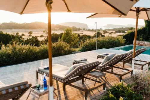 Tranquil Oasis: 5 Bedroom Villa in Ibiza City,1002