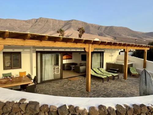 Daida´s Beach House - with hot whirlpool in Famara