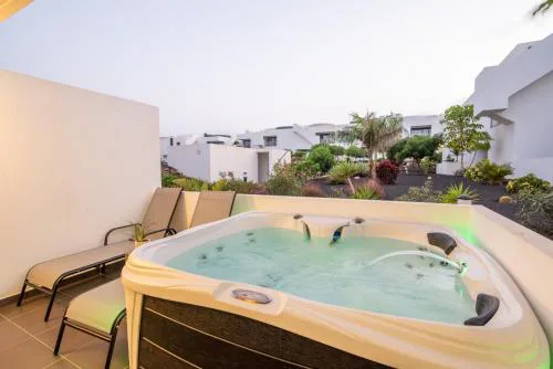 fuerteventuravv-com JACUZZI AMARILLO VV - Solarium