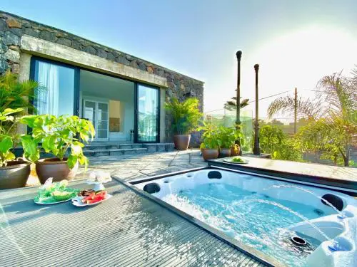 Casa Lava Luminosa y con Magníficas Vistas