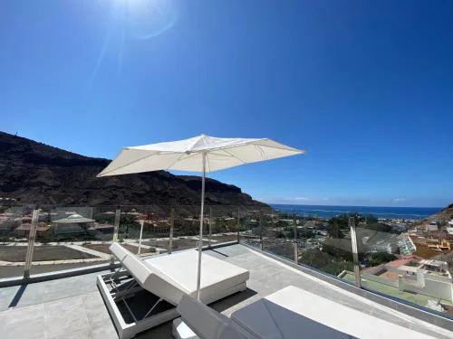 Billy's Marina 360 with pool access