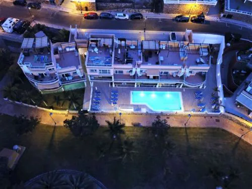 Golden Beach n 12, top floor apartment with private roof terrace by El Sirocco