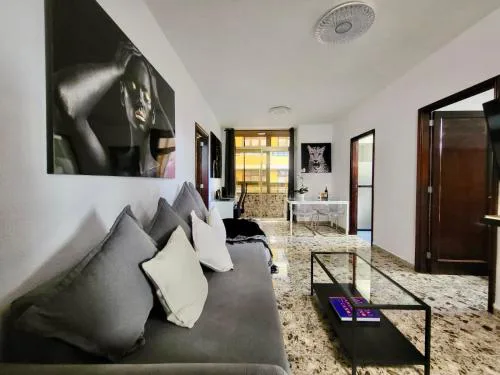 Affordable holiday accommodation for large families and groups at Las Canteras beach with 3 Bedrooms and Free Parking