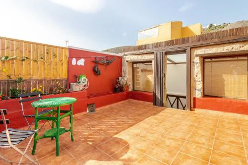 Amiga Mia Traditional House