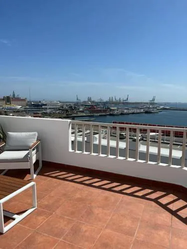 Ático tranquilo con vistas únicas al mar