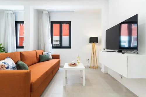 Calm & Modern Apt for 4 Las Canteras