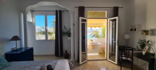 Francisco's Holiday Home