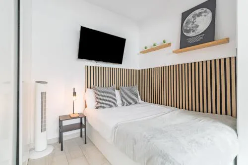 Minimalist & Exterior Studio Next to the Beach