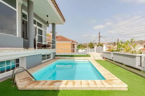 SPECTACULAR VILLA PARKiNG POWERFUl WiFi SEAViEW