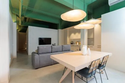 VV Isleta Urban House "by henrypole home"