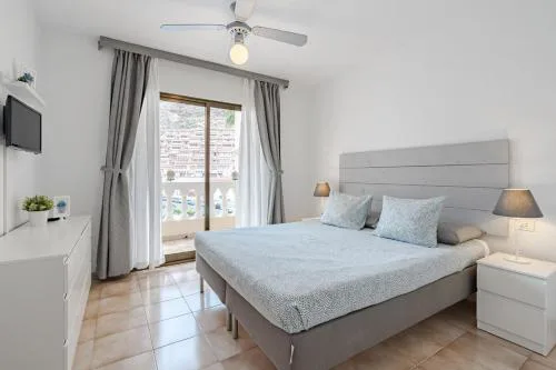 2 bed apart with pool view Castle Harbour C202