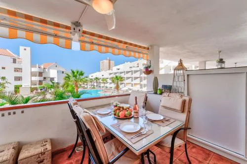 Apartment with pool view