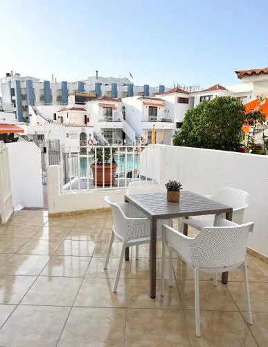 Beautiful poolside apartment in Los Diamantes