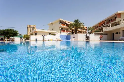 Close to Playa las Vistas with pool and parking