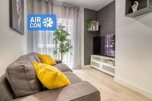 Cozy main square and beachfront 3-bedrooms apartment