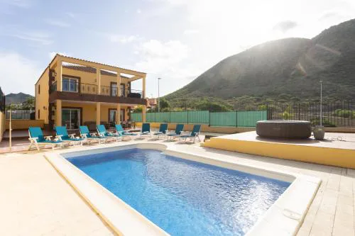 Exclusive villa with private pool 1 kilometer from Los Cristianos Beach