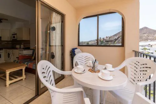Lovely 1 Bedroom Apartment Communal Heated Pool