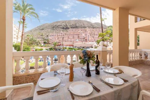Wonderful 2 Bedroom Apartment Communal Heated Pool