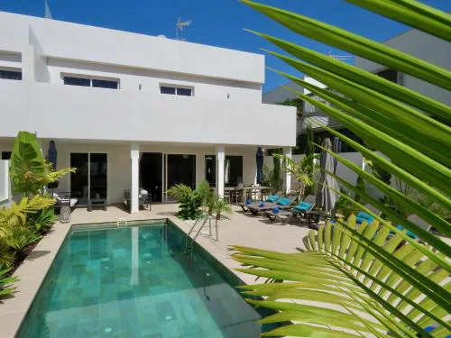 Villa Palm Breeze