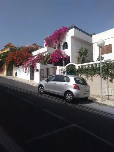 VV Las Buganvillas MASPALOMAS - Cocina y habitaciones con baños privados