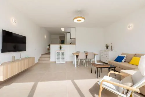 Moderno apartamento totalmente reformado con vistas al mar