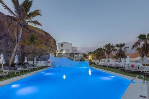 2BR Terrace House - Pool & Solarium