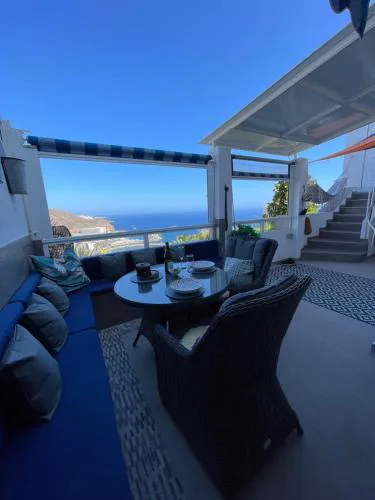A Cliffside Ocean View Sanctuary for Couples