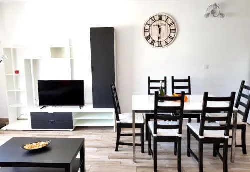 Luxury 2 bedroom APT 50 m from beach