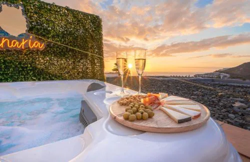 Private Jacuzzi with sea view and pool