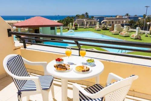 The House of Nonni Ventura - beachfront, ocean view, Wi-Fi, aircon, swimming pool