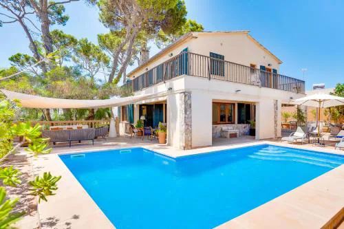 Villa Cala Estancia Mercedes by PriorityVillas