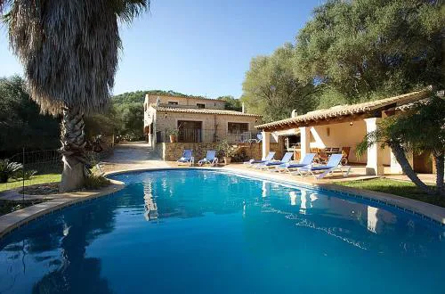Country house in a peaceful rural setting for large groups