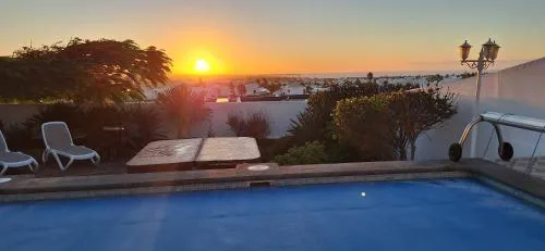 3 bedroom villa with pool and jacuzzi