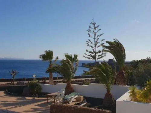 Apartment Schöne Wohnung in Playa Blanca mit Grill- Garten und Terrasse und Neben dem Str by Interhome