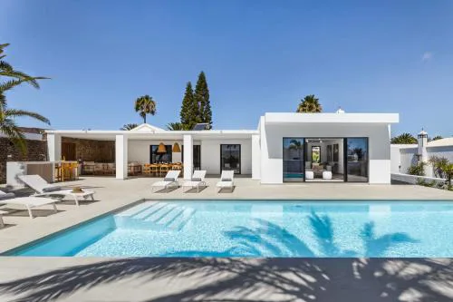 BELLAGIO by Buenavilla Luxury Retreat with Private Heated Pool