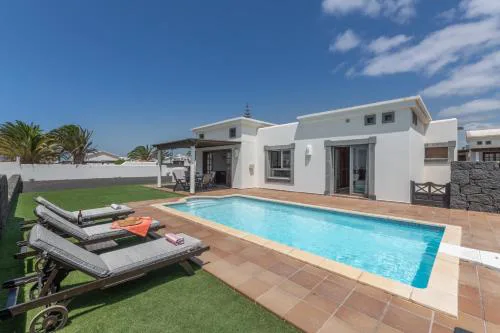 First Row Villa en La Goleta