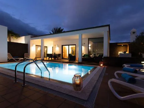 Holiday Home Mamma Mia Playa Blanca Luxus-Villen by Interhome