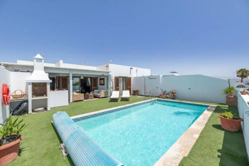 Las Buganvillas