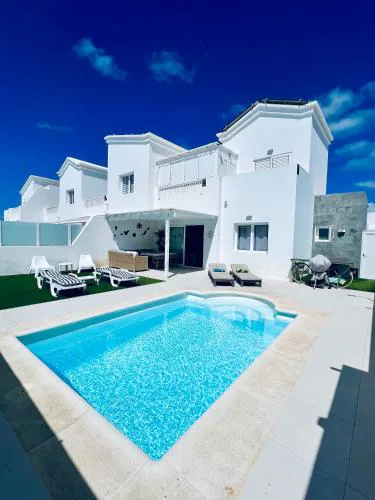 Lovely Villa Sanmar, heated pool, private gymnasium