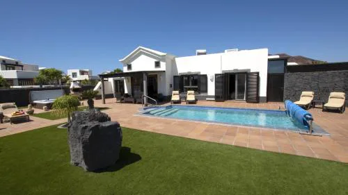 Marvelous Playa Blanca Villa 2 Bedrooms Villa Kagura Spacious